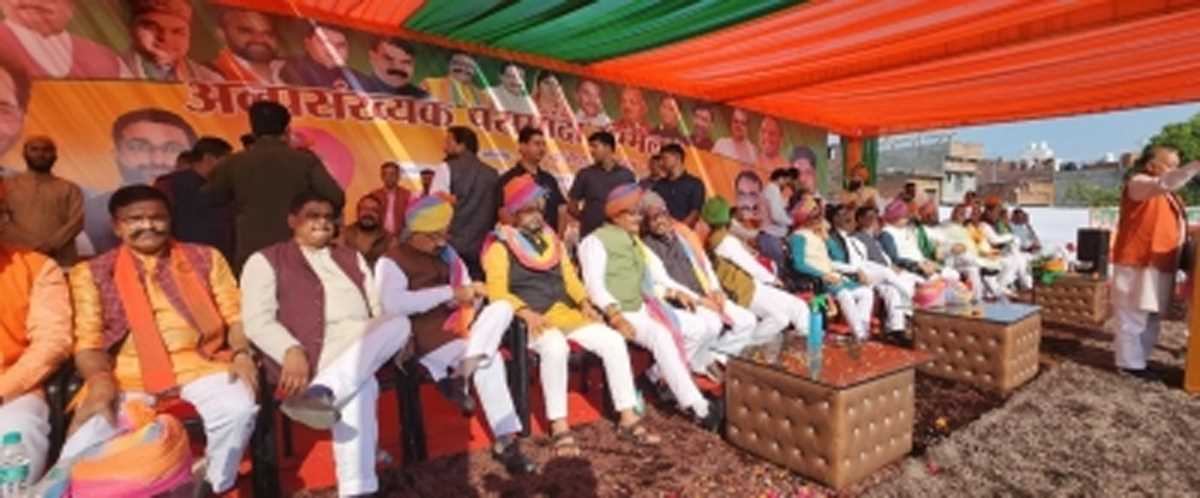 आजम पर ब्रजेश पाठक का तंज : बोले, अब पसमांदा समाज बड़े मियां का हुक्का नहीं भरेगा